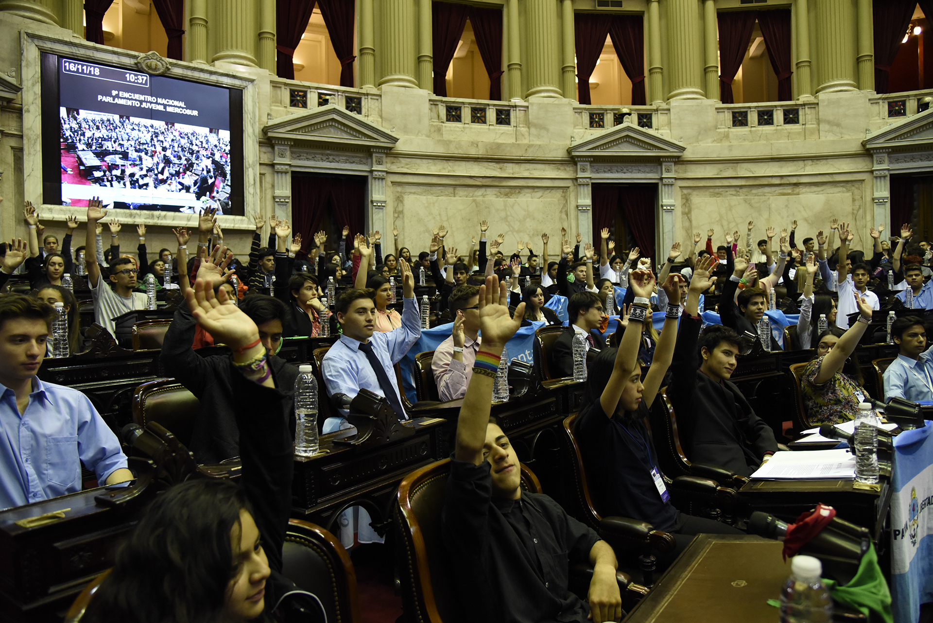 Galeria de imagenes de la noticia ESTUDIANTES SECUNDARIOS DE TODO EL PAÍS SESIONARON EN EL CONGRESO DE LA NACIÓN
